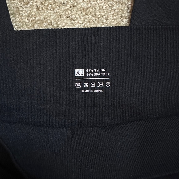 Beauty X Beast Seamless Scrunch Booty Leggings - Black - Picture 5 of 8